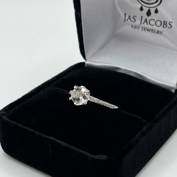 Beautiful 1ctw Cushion Cut White Topaz Ring Sterling Silver Size 7 - Picture 4 of 8